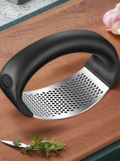 Stainless Steel Garlic Masher Manual Garlic Chopper Curve Garlic Press Crusher for Fruit Vegetable Kitchen Gadget Accessories
